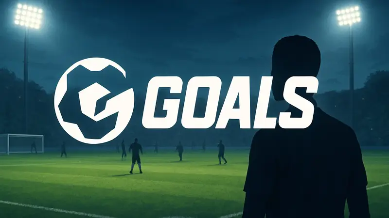 Логотип футбольной игры GOALS на фоне футбольного поля.