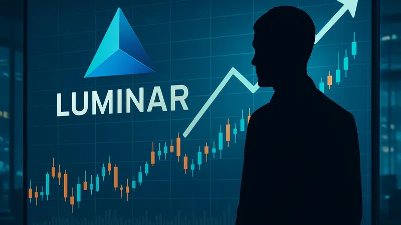 Продажа компании Luminar: силуэт человека на фоне графика торгов, символизирующий загадочную ставку и бизнес-сделку.
