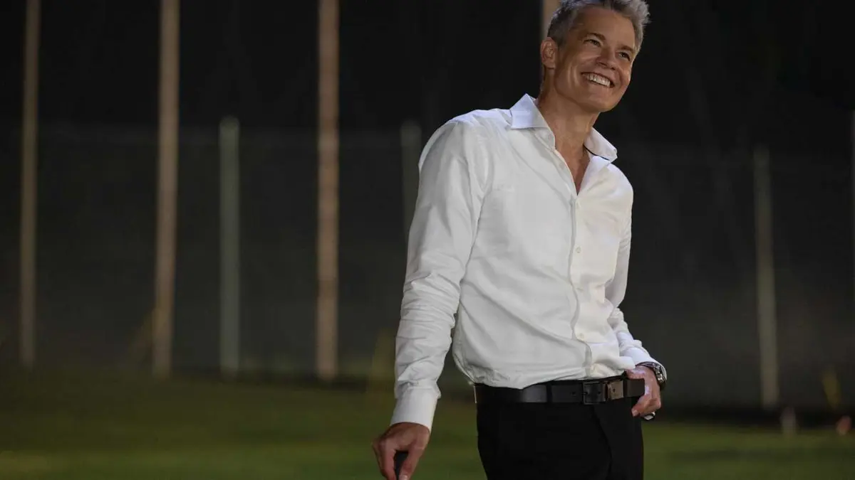 Timothy Olyphant with a cocky smile in Stick