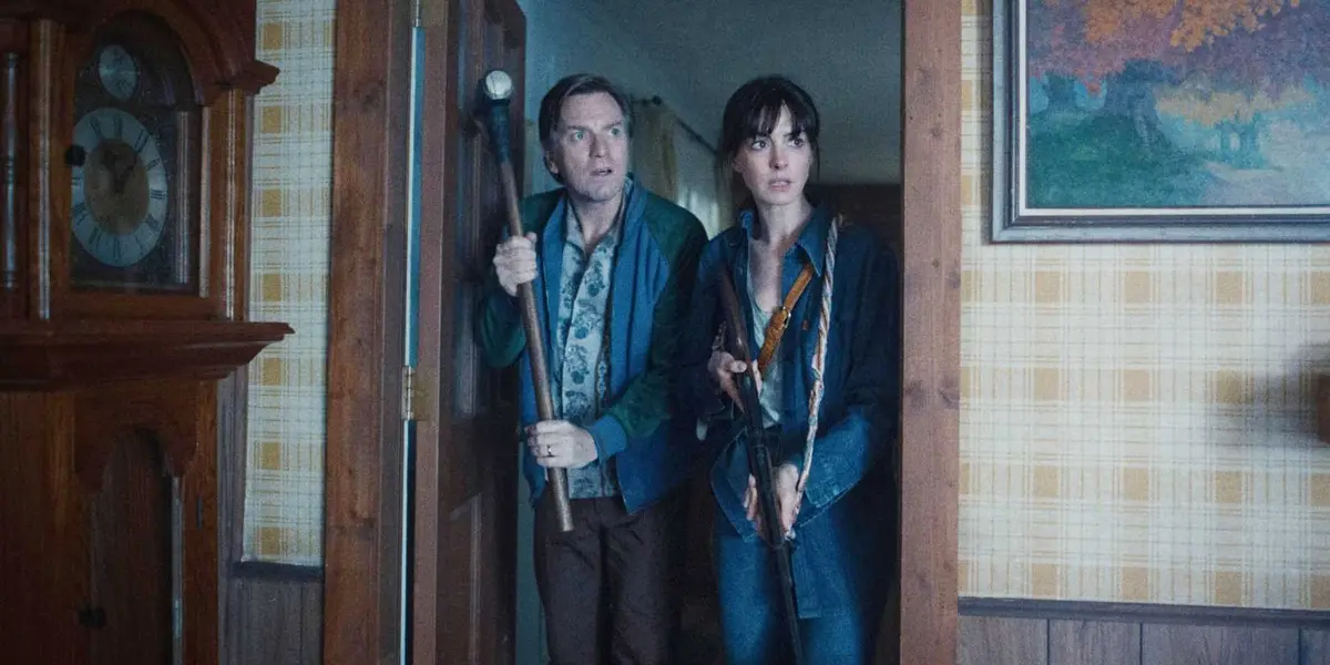 Ewan McGregor and Anne Hathaway in The End of Oak Street