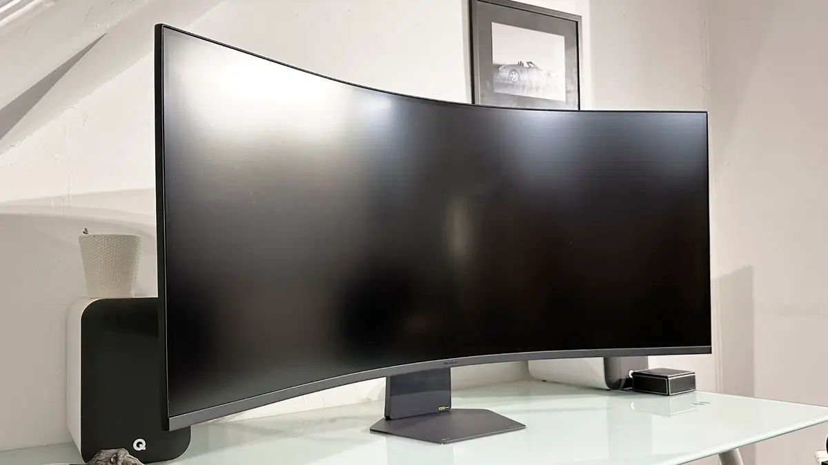 LG UltraGear 52G930B gaming monitor