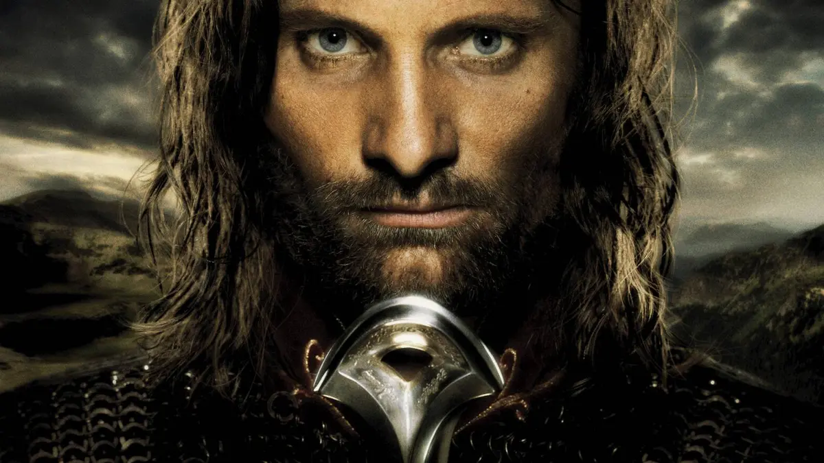 Aragorn holds his sword Andúril in the poster for The Lord of the Rings: The Return of the King.