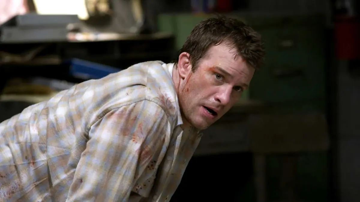 Thomas Jane looking exhausted in The Mist