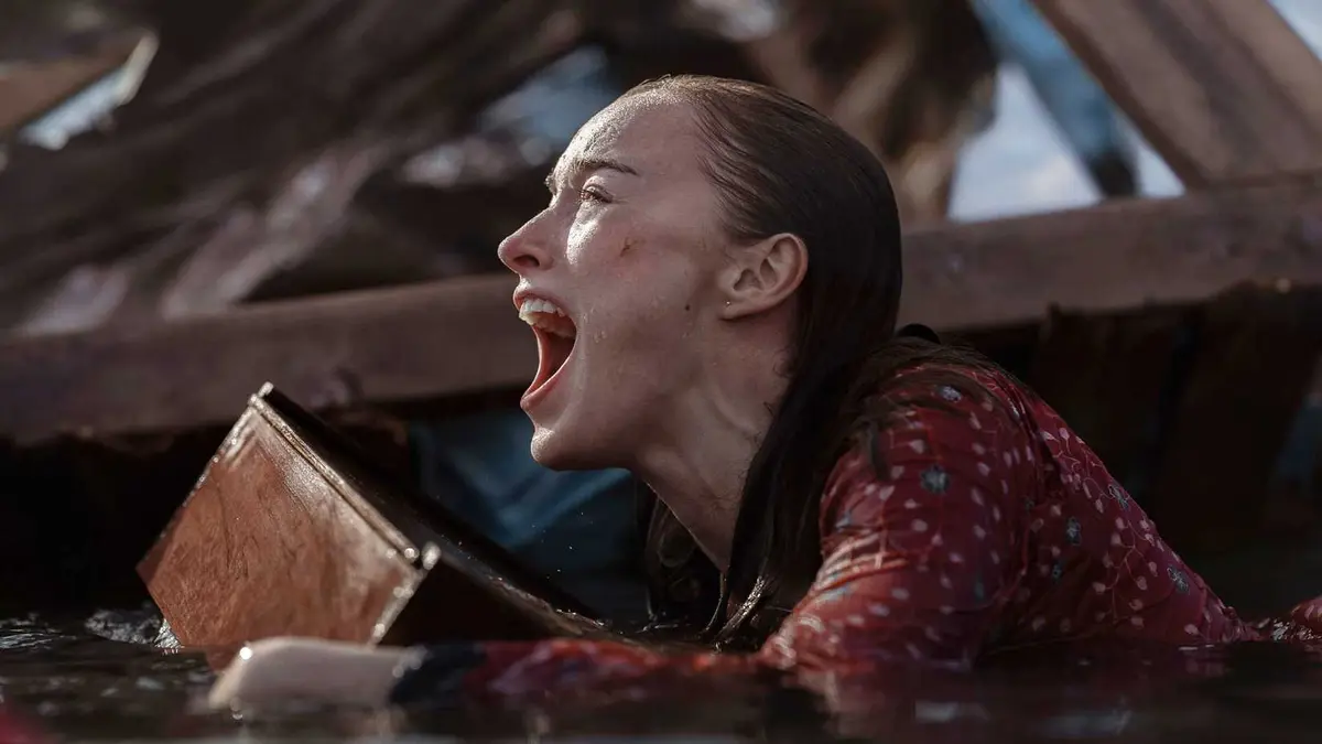 Phoebe Dynevor screaming in the water in Thrash
