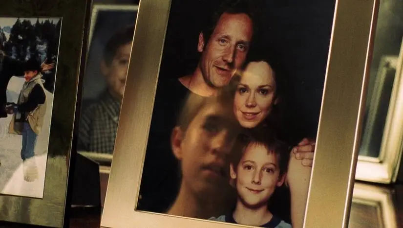 David looks at the family portrait in A.I. Artificial Intelligence