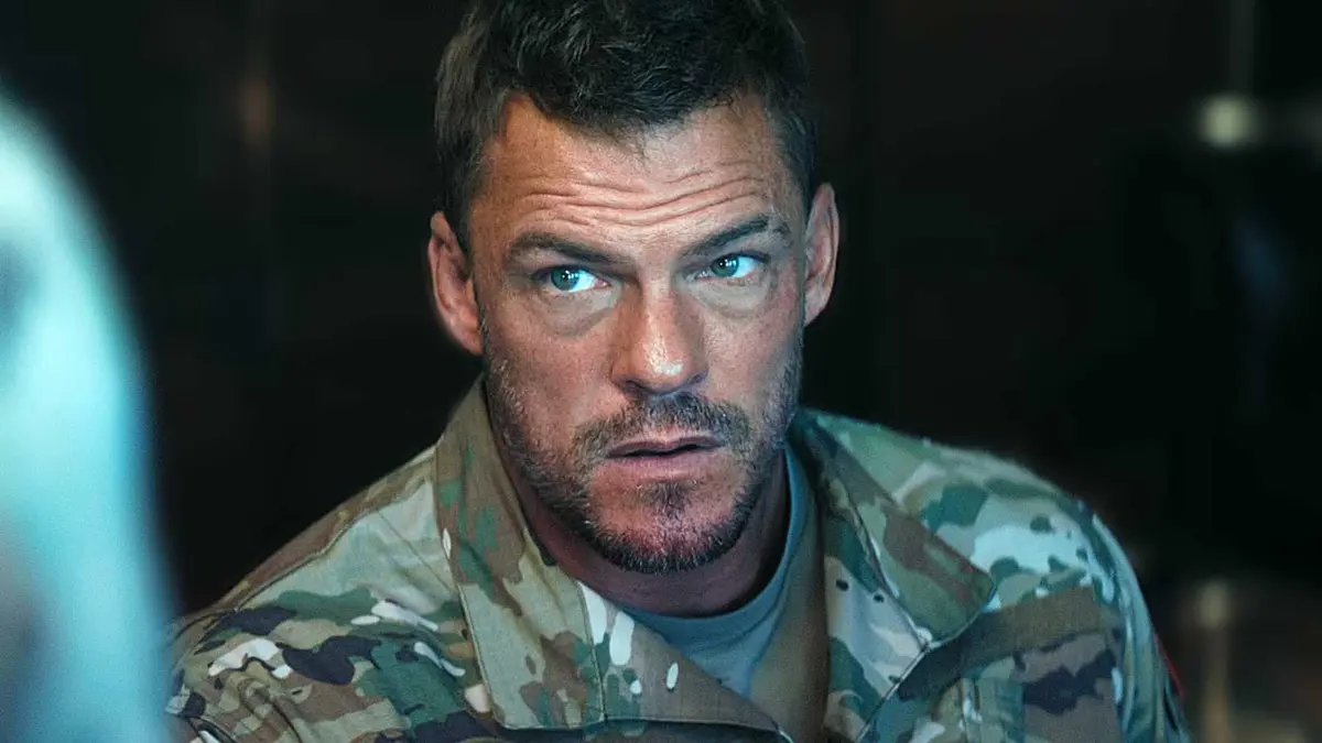 Alan Ritchson's 83 is looking at his commander in War Machine