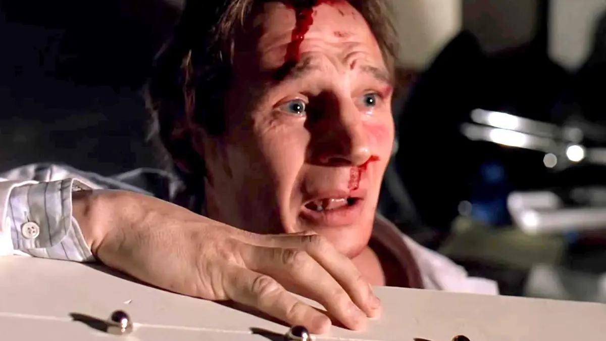 Liam Neeson's Peyton looking worried with blood on his face in Darkman