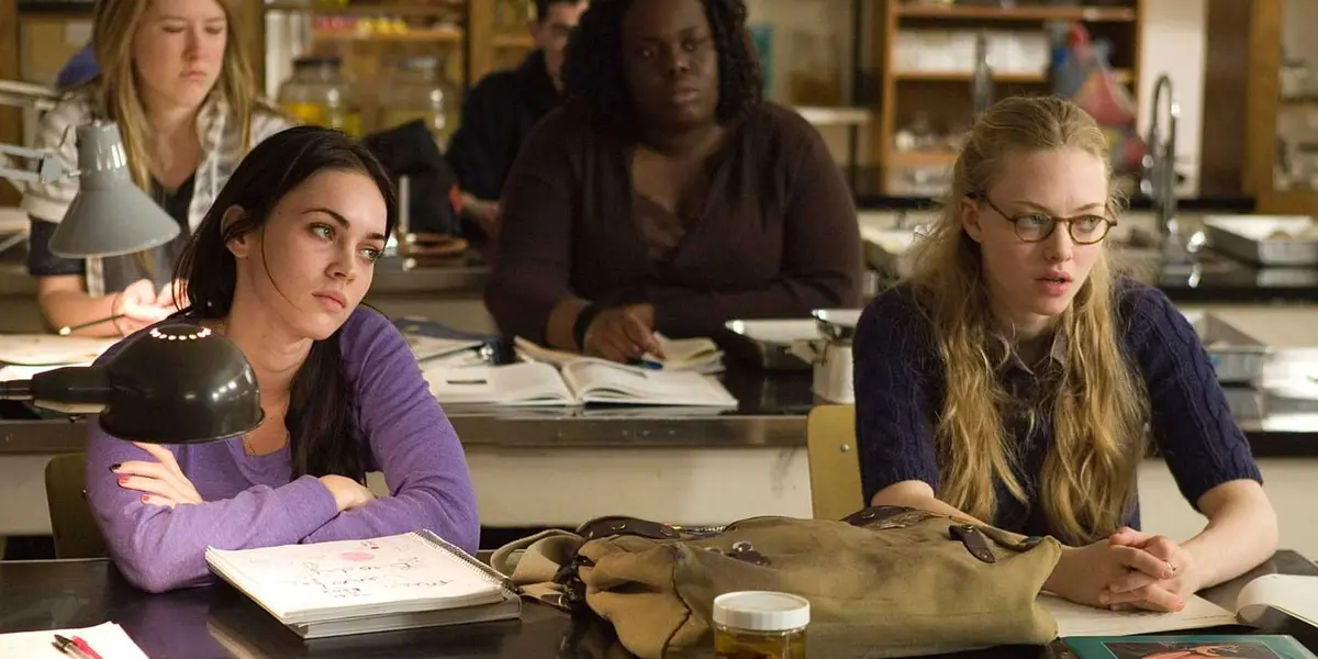 Jennifer and Needy sitting at a lab table together in Jennifer's Body.