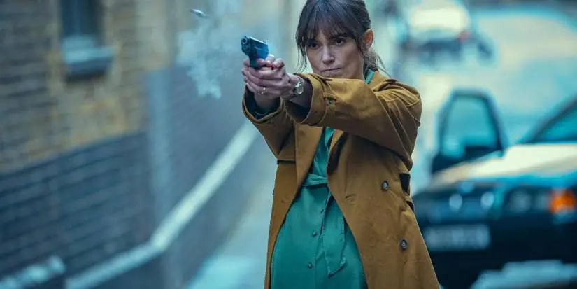 black-doves-kiera-knightley-firing-a-gun