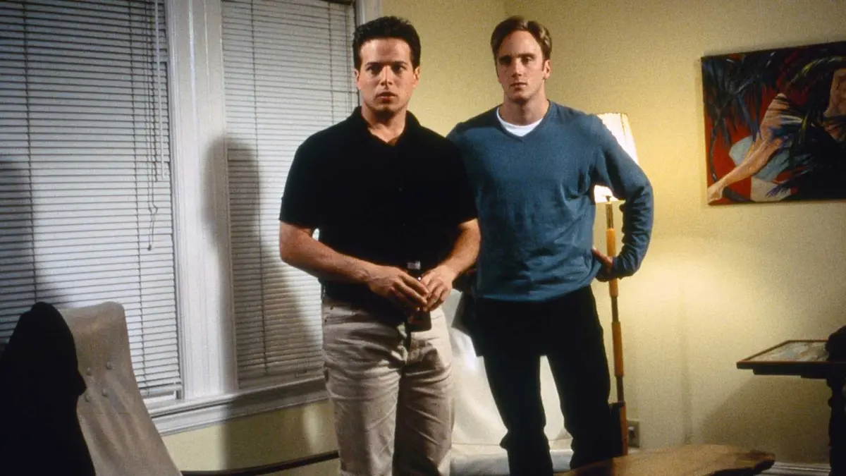 Scott Wolf and Jay Mohr in Go