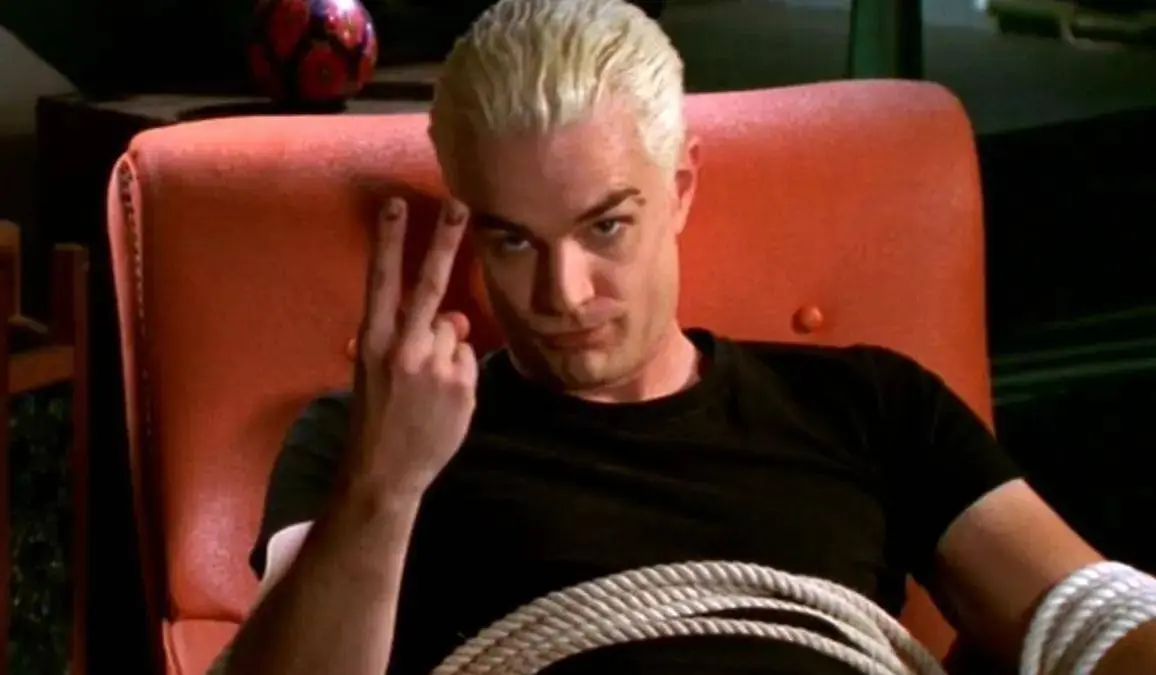Spike holding two fingers up in Buffy the Vampire Slayer