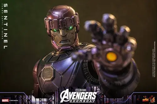 Права на изображения принадлежат Marvel и Hot Toys