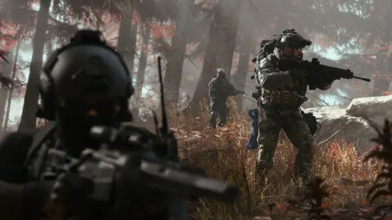 Modern Warfare 4 review: a squad of soldiers makes its way through a forested area.