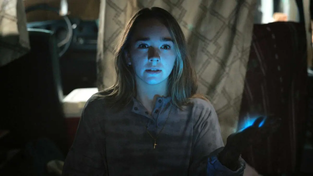 Angelina (Holly Taylor) with a glowing blue light on her face in season 4 of Manifest.