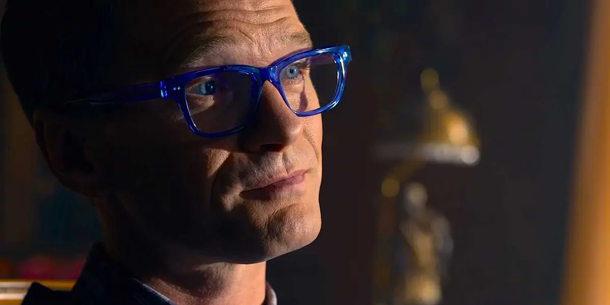 The Analyst wearing blue glasses in The Matrix Resurrections.