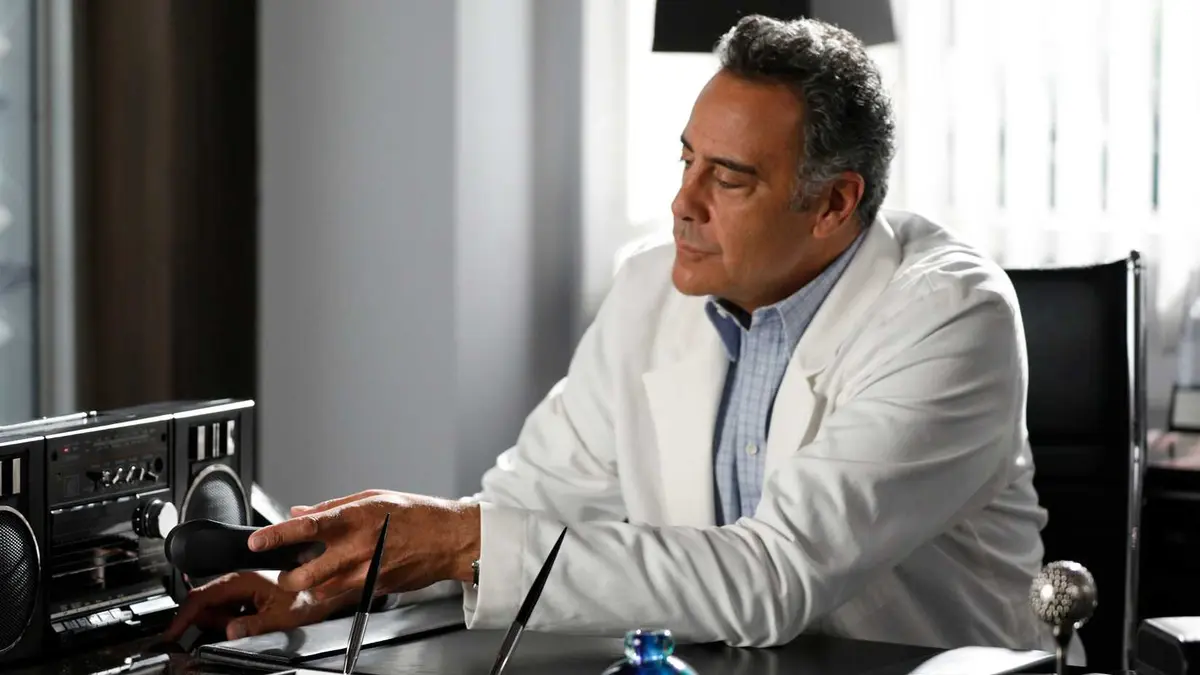 Brad Garrett in a lab coat in Single Parents