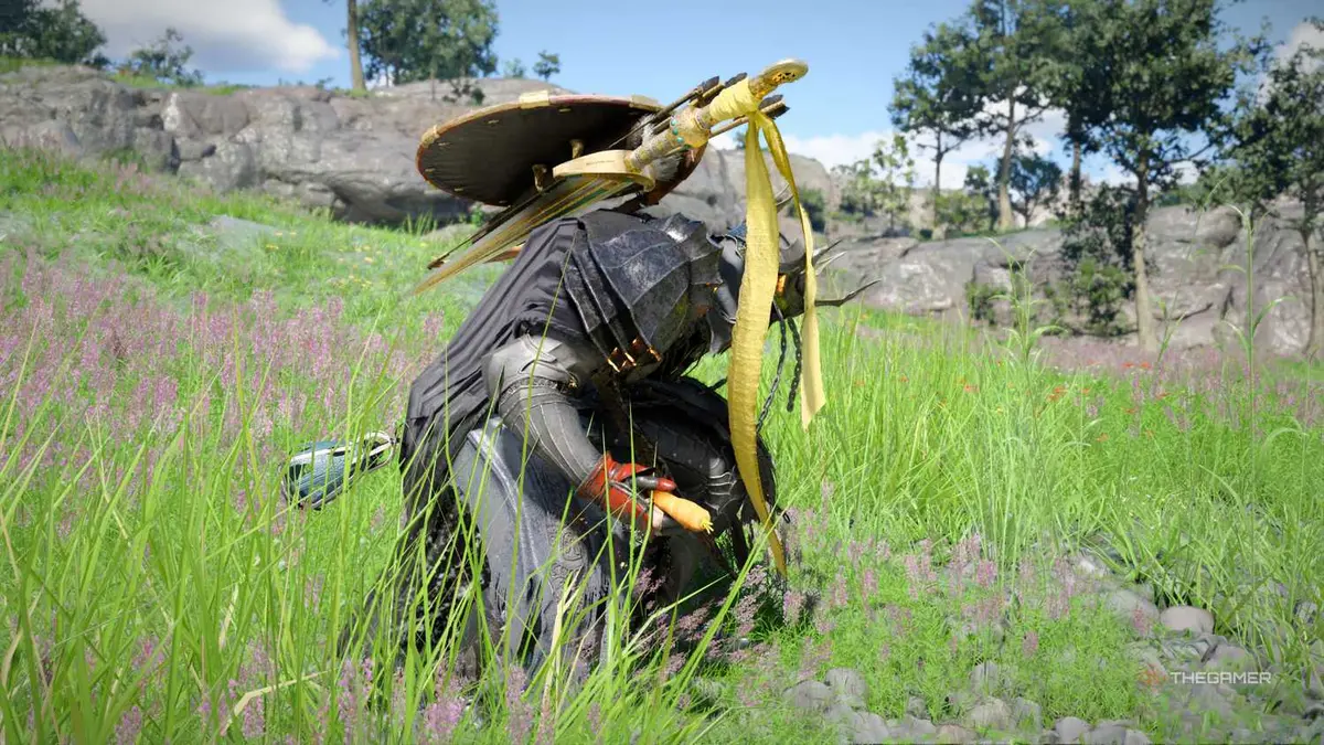 Sneaking to a horse in Crimson Desert.