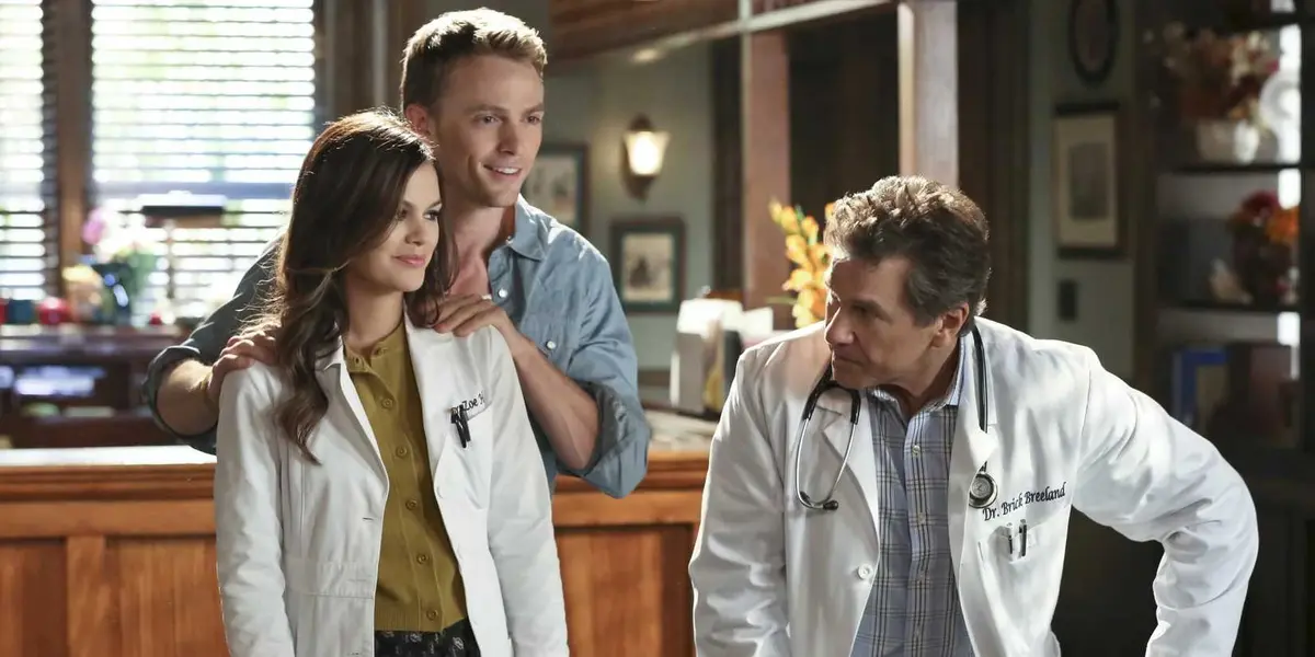 Rachel Bilson, Wilson Bethel, and Tim Matheson in Hart of Dixie