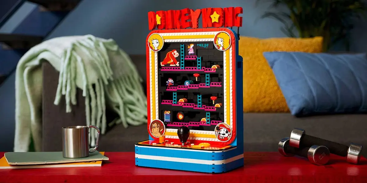 A lego version of the first level of Donkey Kong