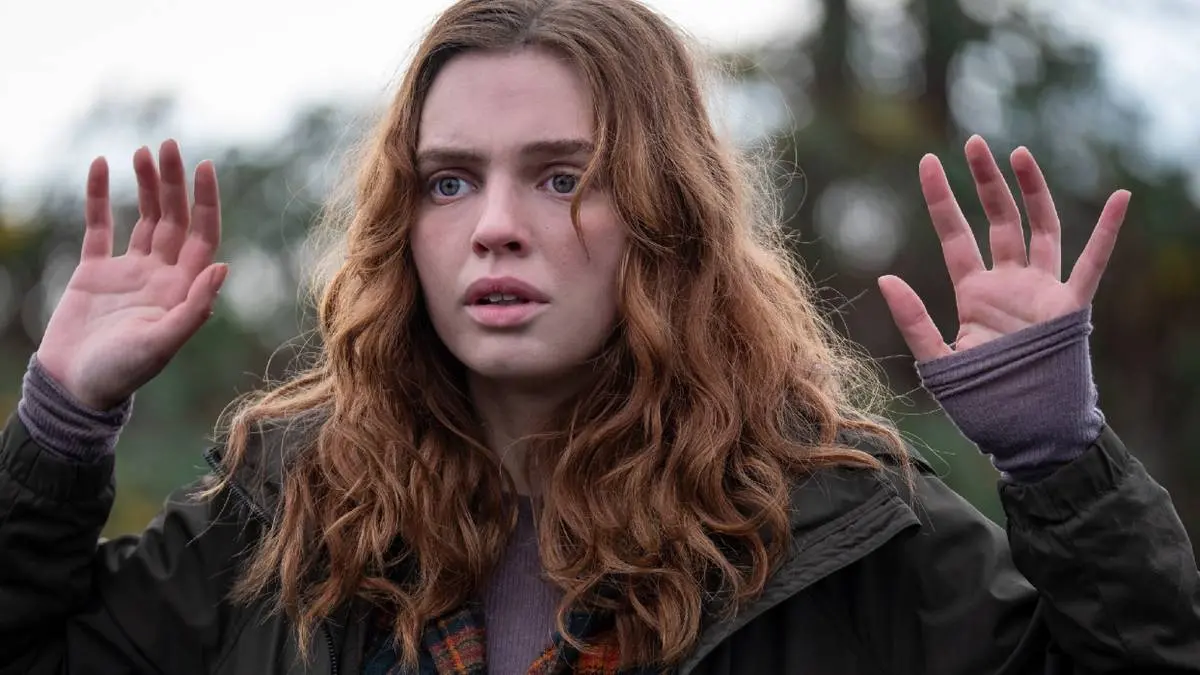 Frannie Goldsmith holds her hands up in The Stand