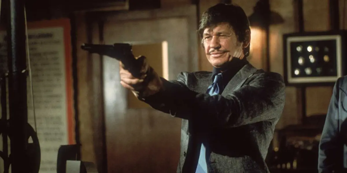 Charles Bronson pointing a gun in Death Wish