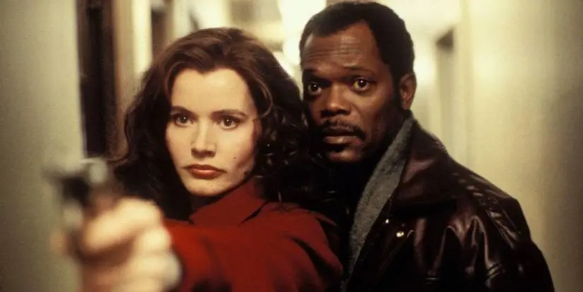 Geena Davis as Charly Baltimore/Samantha Caine pointing a gun with Samuel L. Jackson as Mitch Henessey from The Long Kiss Goodnight (1996)