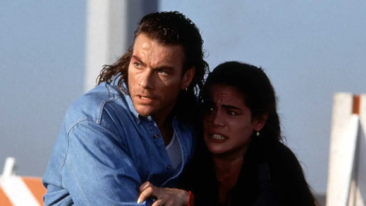 Jean-Claude Van Damme and Yancy Butler run from attackers in Hard Target