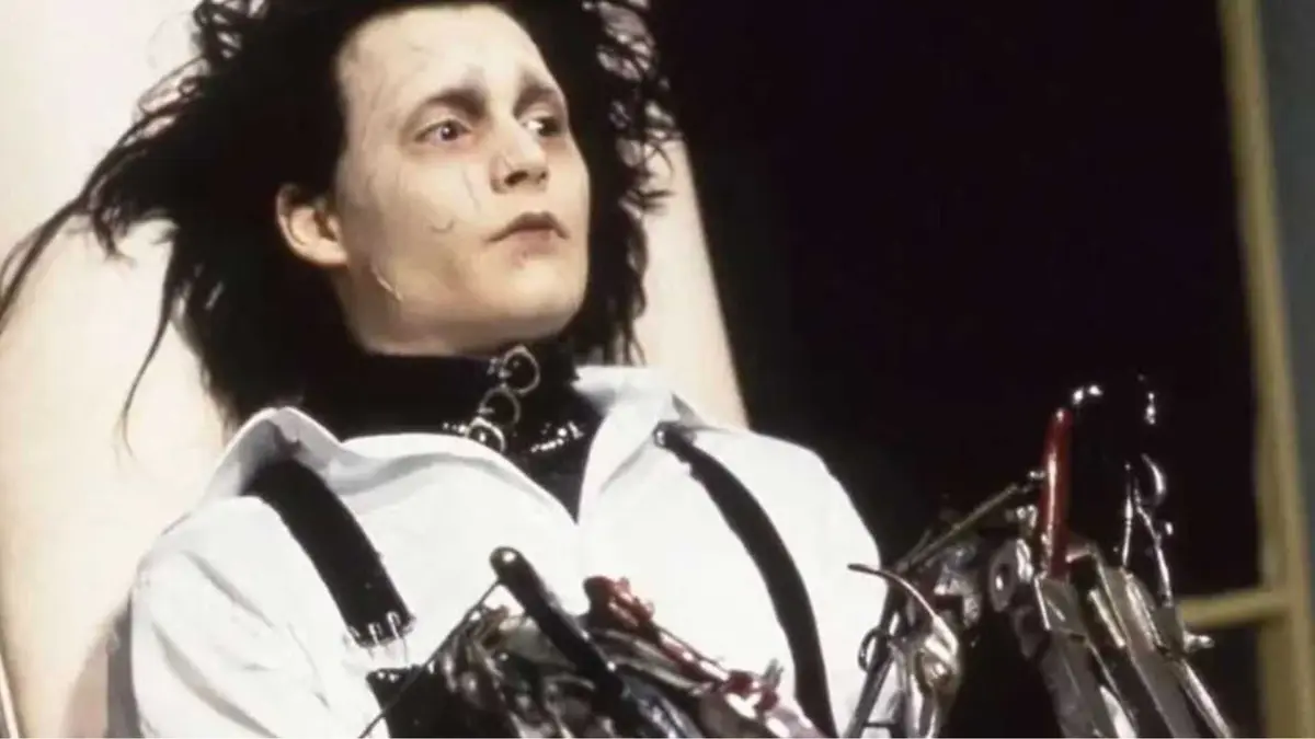 Edward is propped up awkwardly with a tired facial expression in Edward Scissorhands