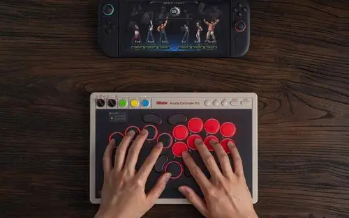 Права на изображения принадлежат компании 8BitDo