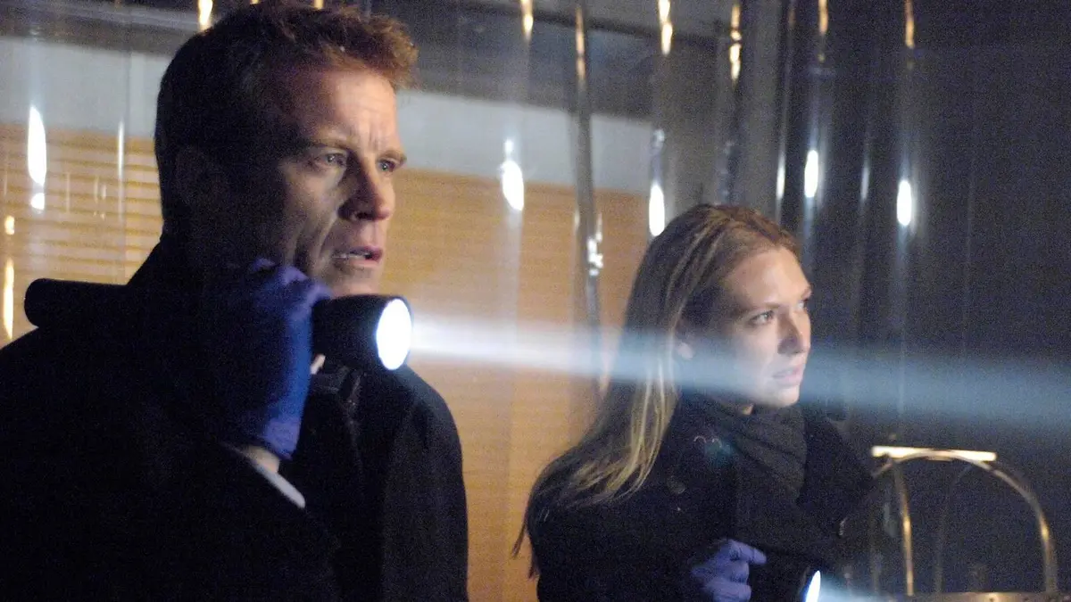 Mark Valley and Anna Torv in Fringe