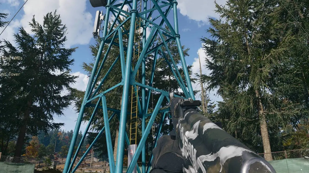 The player in MW4 DMZ looking at a lieutenant tower.
