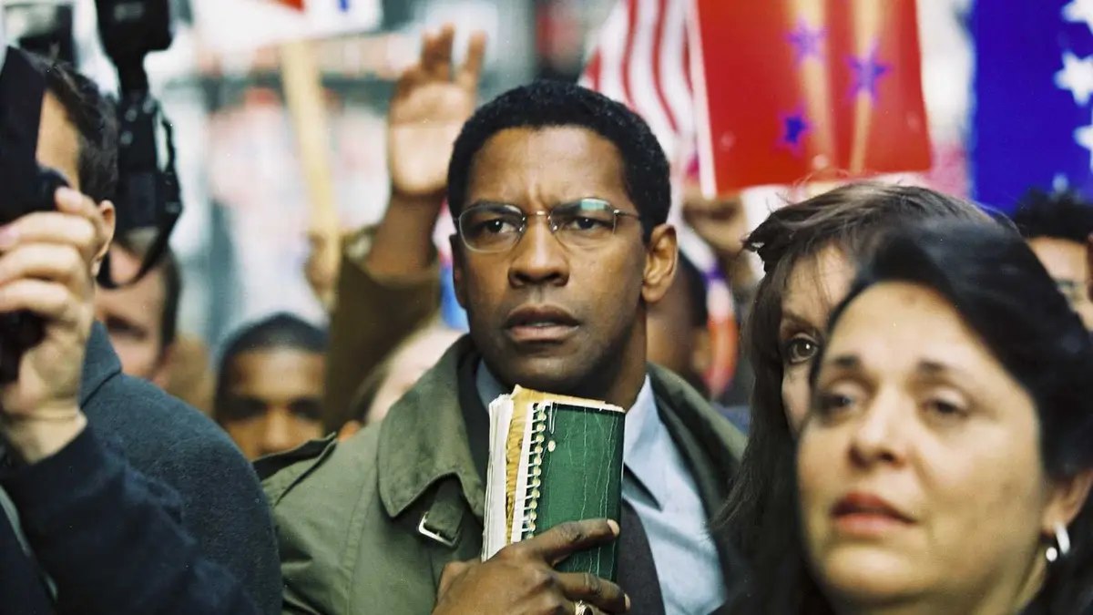 Denzel Washington in a crowd in The Manchurian Candidate