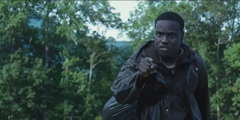 Thresh angrily points at someone in The Hunger Games.