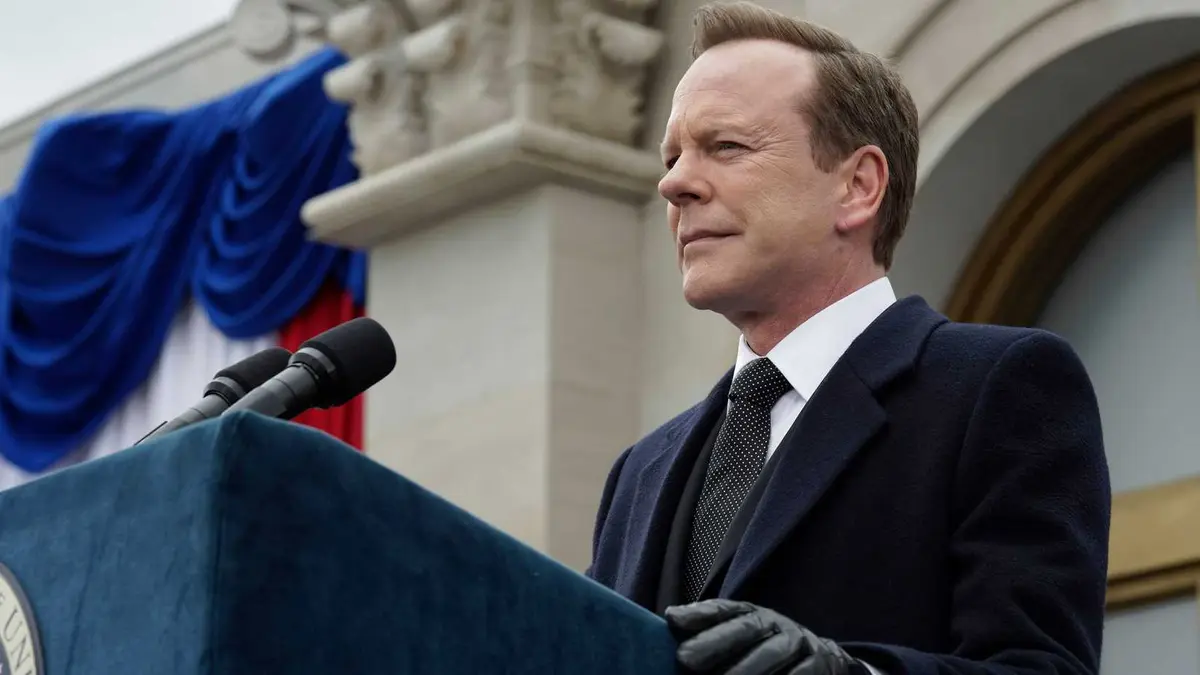 Tom Kirkman (Kiefer Sutherland) speaking at a podium in Designated Survivor.
