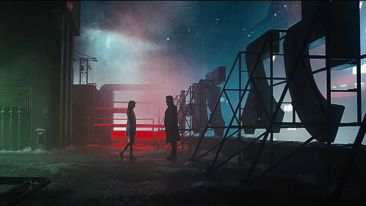 K meets with android in Blade Runner 2049