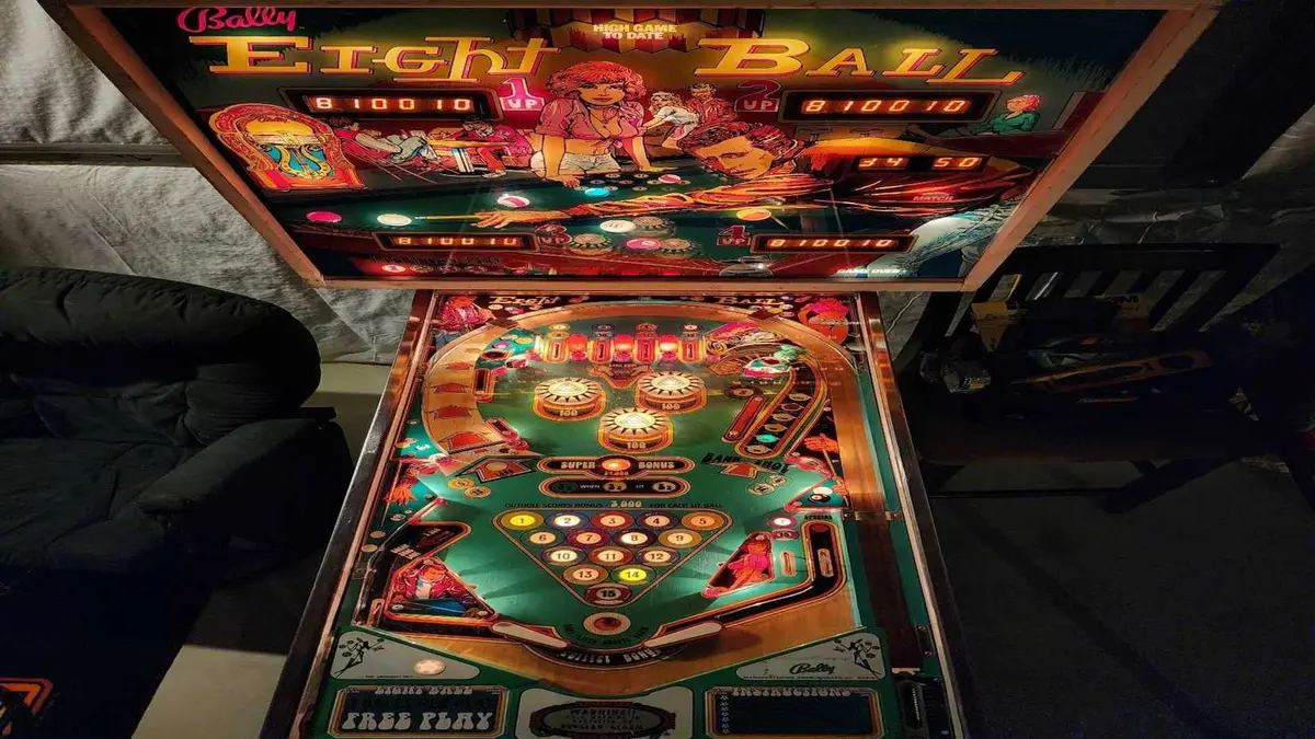 Eight Ball Pinball