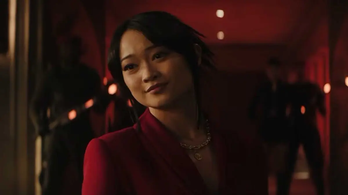 Chun li smirking after meeting Juli in Street Fighter