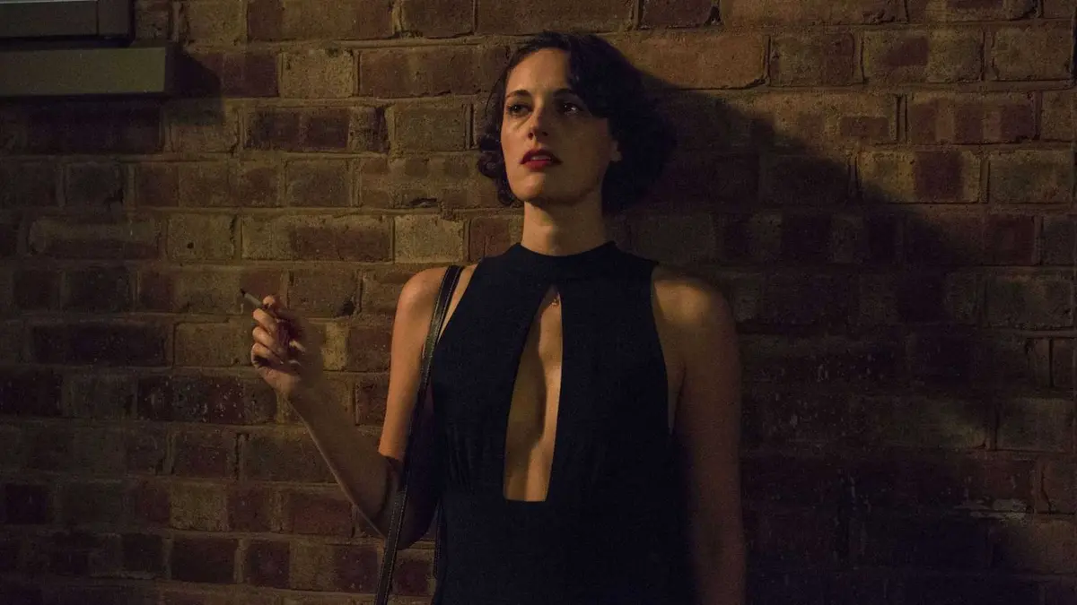 Phoebe Waller-Bridge leaning against a wall in Fleabag