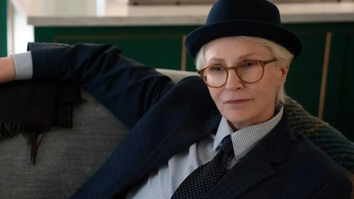 Jane Lynch plays stunt double Sazz Pataki in Only Murders in the Building.
