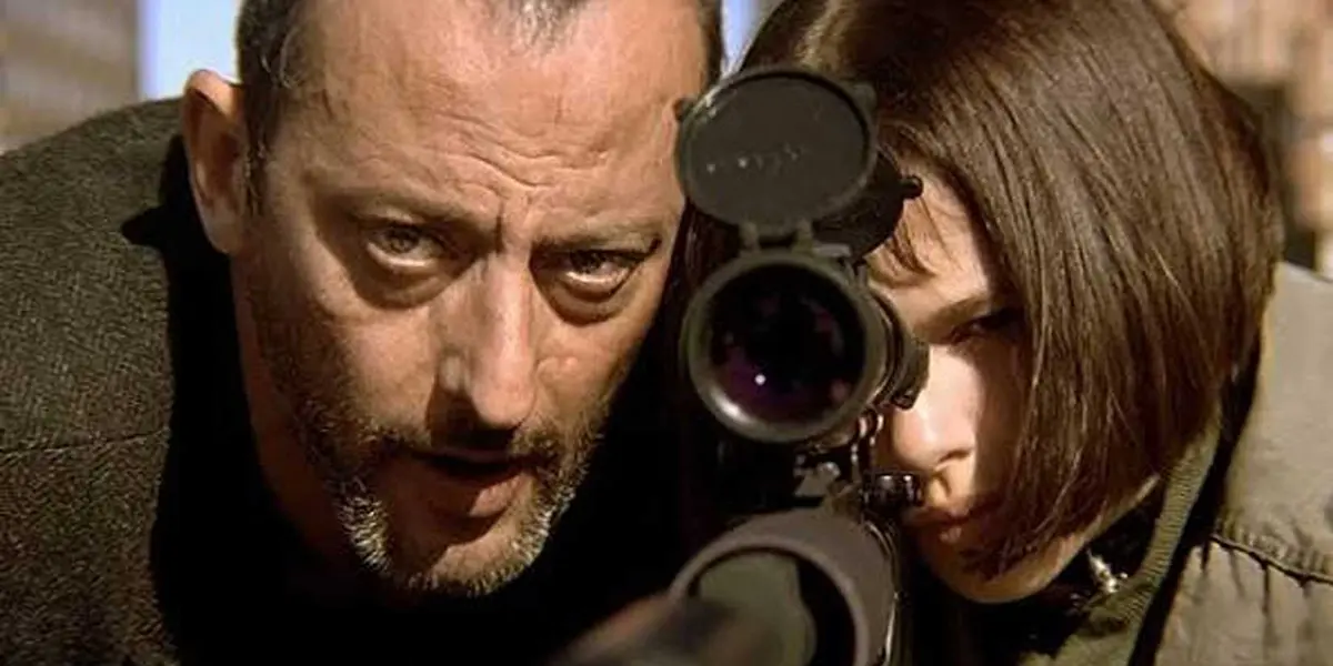 Leon teaching Mathilda to shoot