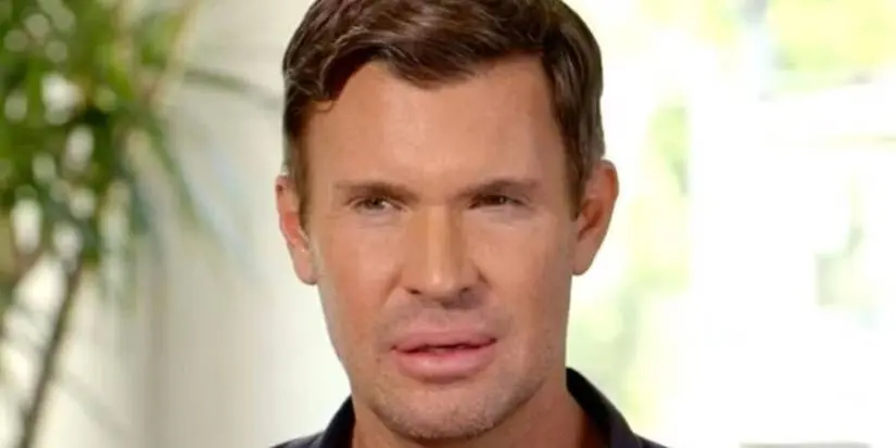 A still of Jeff Lewis in a confessional for Flipping Out