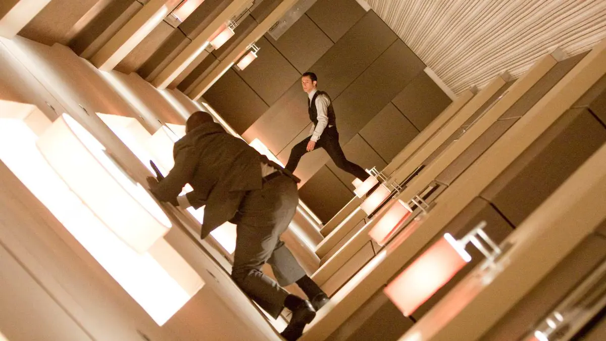 Joseph Gordon-Levitt walks on the walls as the hallway rotates in Inception