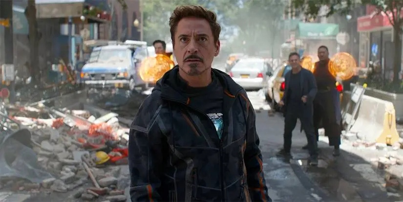 Tony Stark stands in front of Doctor Strange, Bruce Banner and Wong in Avengers: Infinity War
