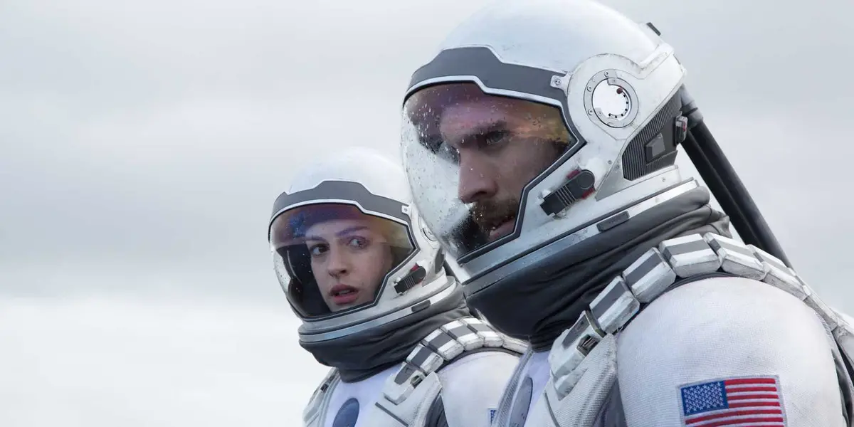 Anne Hathaway and Wes Bentley in astronaut suits in Interstellar