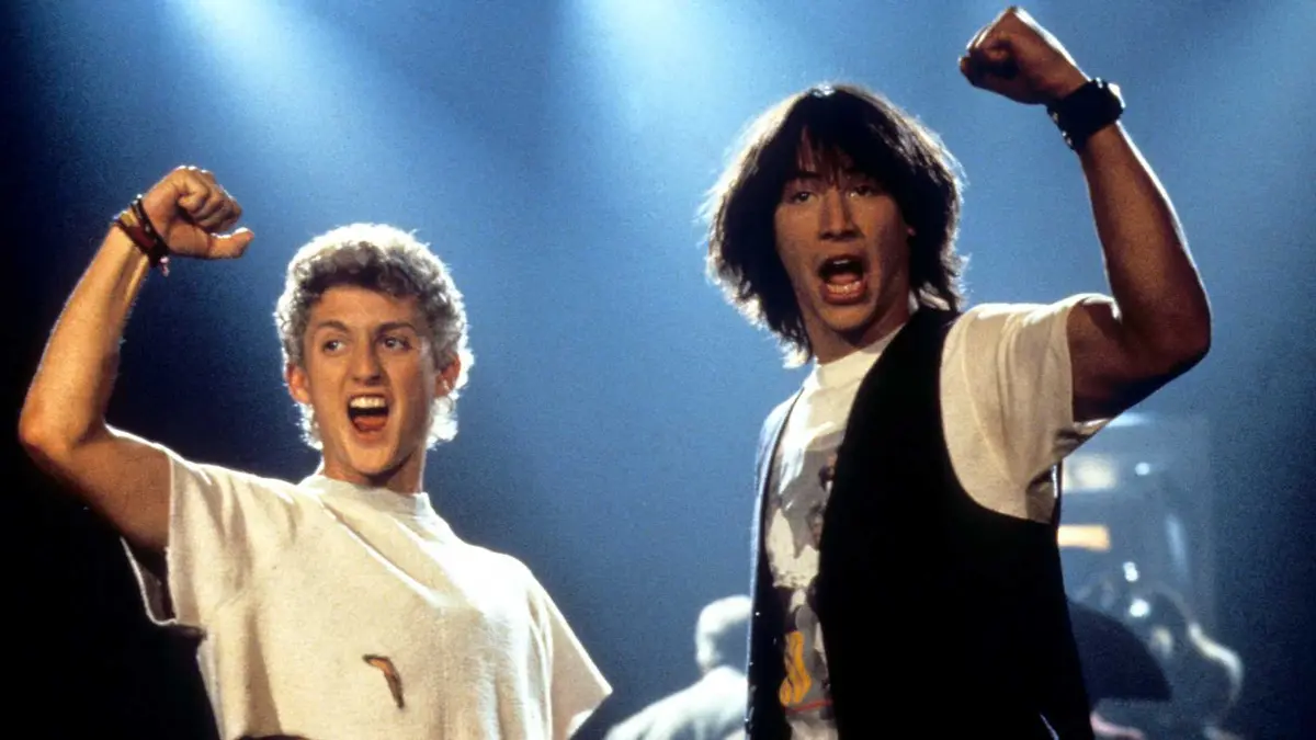 Alex Winter and Keanu Reeves with raised fists in Bill and Ted's Excellent Adventure