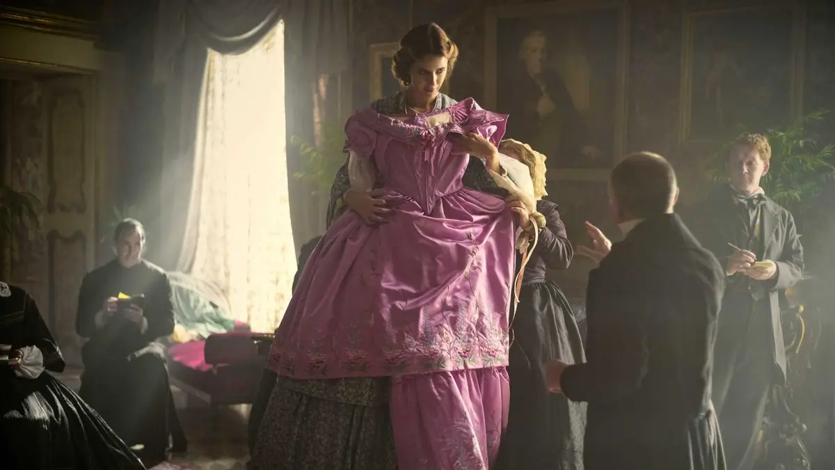 THE LEOPARD, (aka IL GATTOPARDO), Paolo Calabresi (sitting on left), Benedetta Porcaroli (center), (Season 1, ep. 102, aired March 5, 2025). photo: Lucia Iuorio