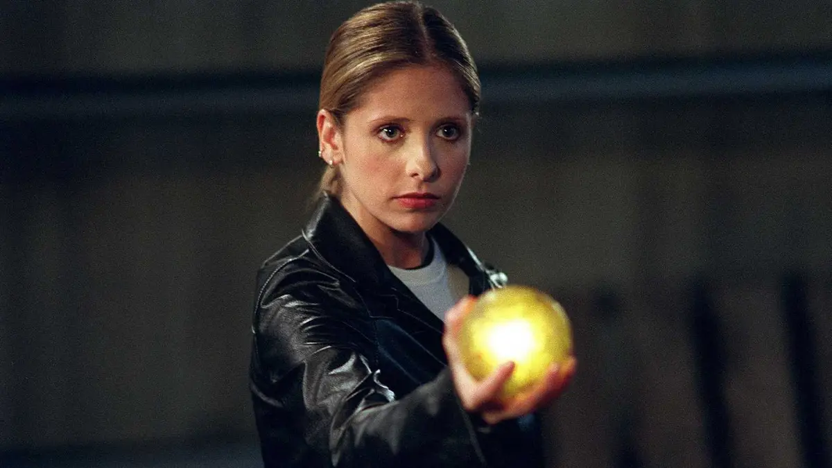Buffy holding a ball of light in Buffy the Vampire Slayer