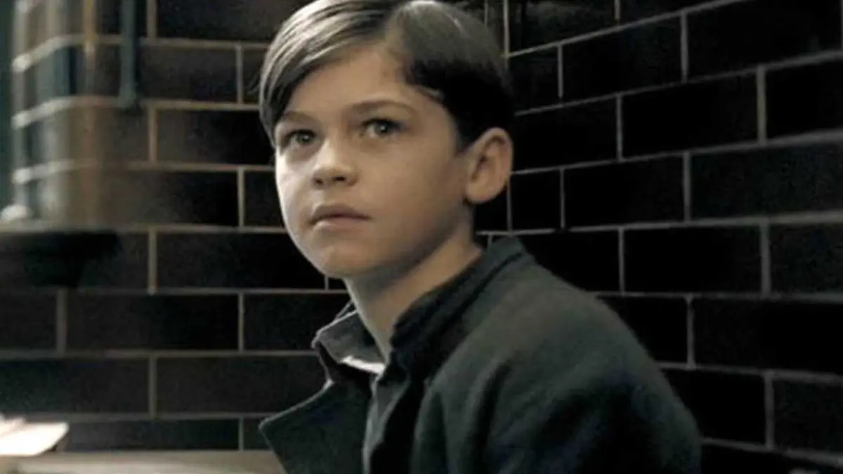 Hero Fiennes-Tiffin as Tom Riddle