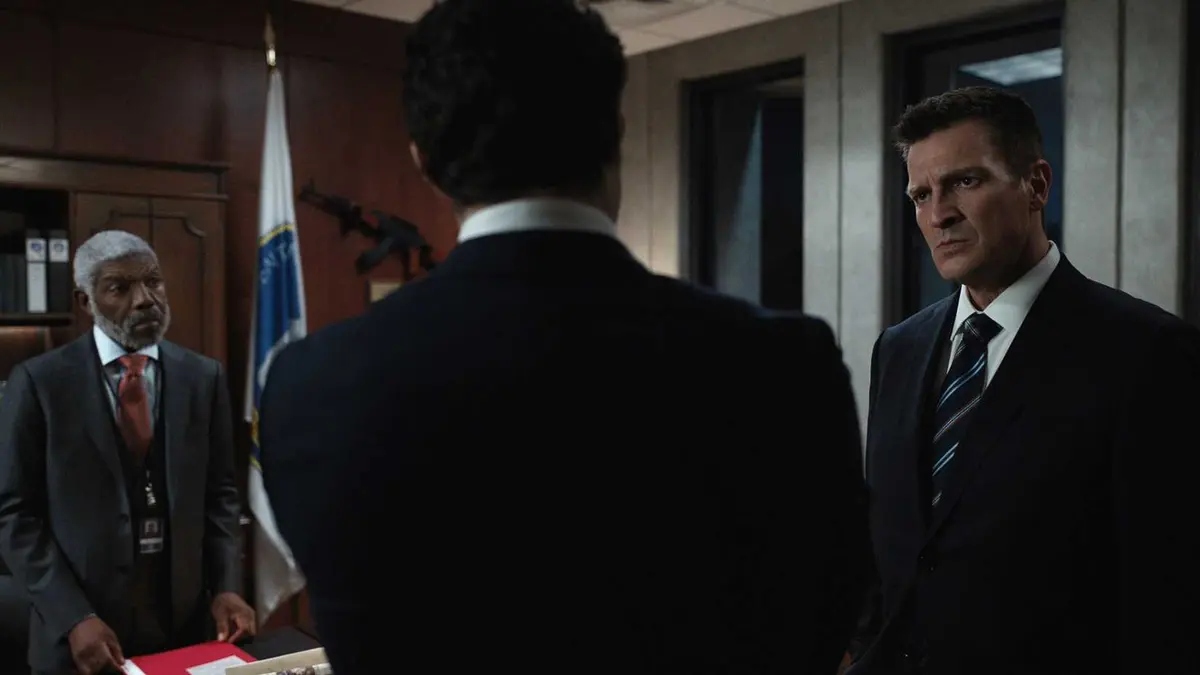 Vondie Curtis-Hall and Nathan Fillion in The Recruit