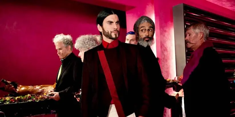 Seneca Crane with the Gamemakers in The Hunger Games.
